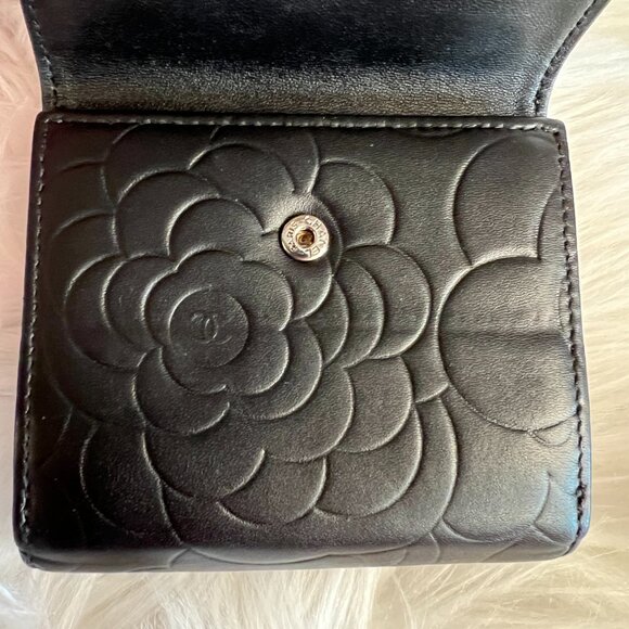 Chanel Embossed Camellia Flower Black Wallet - Picture 4 of 11